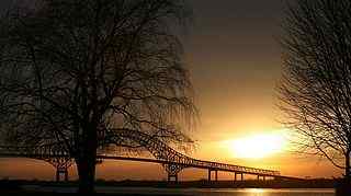 夕阳下大桥摄影壁