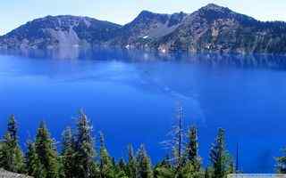 蓝色湖畔风景壁纸