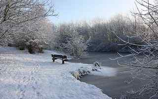 河岸雪景摄影壁纸