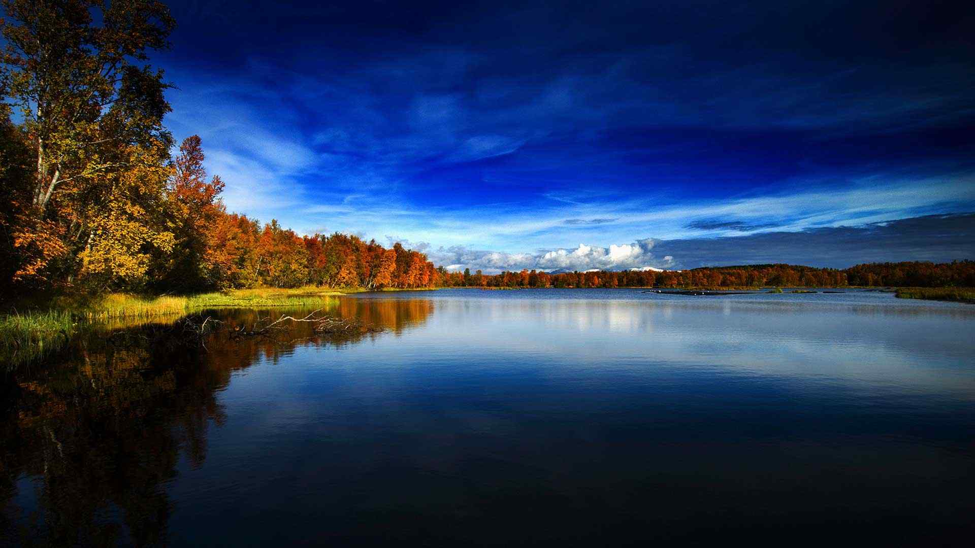 蓝色湖畔风景壁纸