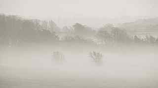 雾霭弥漫风景壁纸