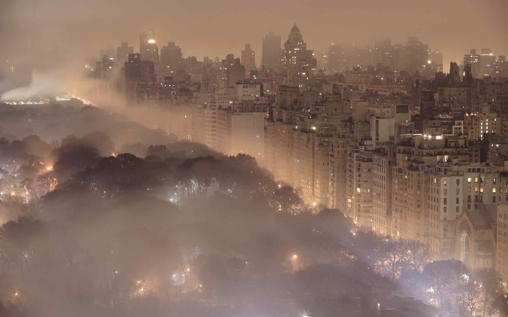 雾霭笼罩城市风景壁纸